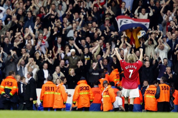 足球最美时刻视频,贝影在足球场上