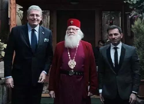 *子骗**横行实在可恶，这个意大利人假装自己是欧洲贵族王子，很多名人中招，最后因吃霸王餐被查出来了