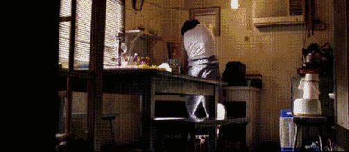 从面瘫视帝到哭戏之王，曾被骂丑八怪的他，不但演技了得，还娶了国民女神！