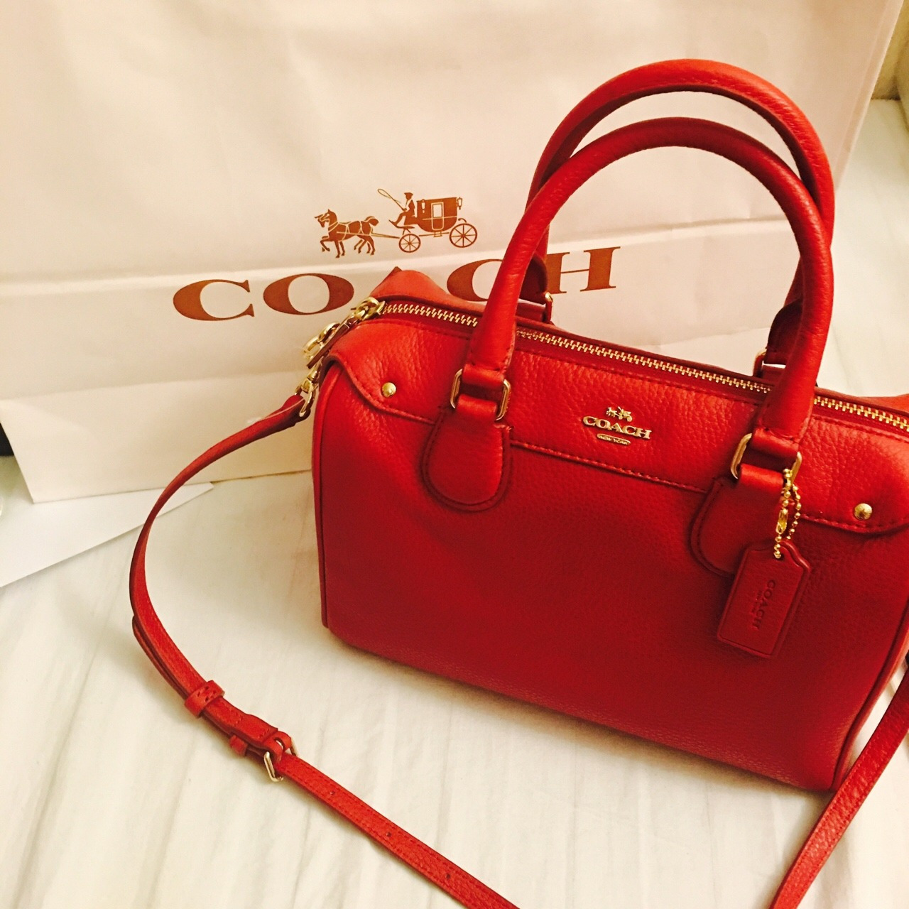 奢侈品托特包买哪款,托特包带铆钉棕色的是什么牌子