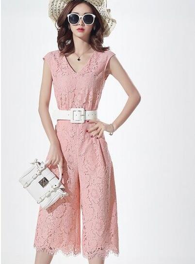 这款连衣裙让你穿出女神范,时尚优雅连衣裙让你告别路人感