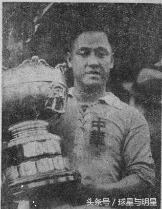 他曾两次将足球网踢穿，才换来现在高质量的足球网