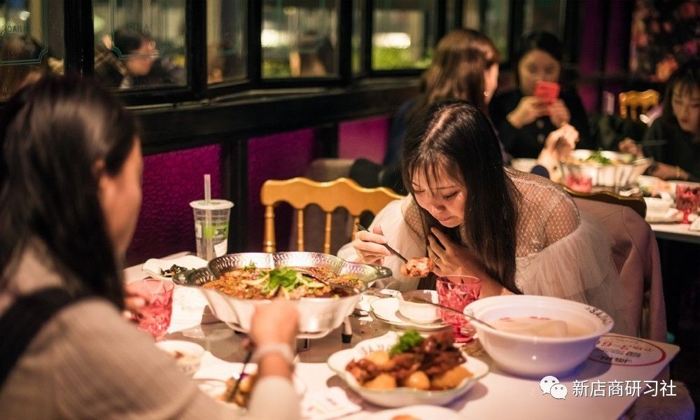 何谓“餐饮品类之王”?看看探鱼、撒椒就知道了