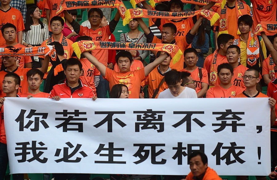 鐩存挱鏁版嵁瓒呰繃鍚岃,棣栨鐩存挱绐佺牬鐧句汉