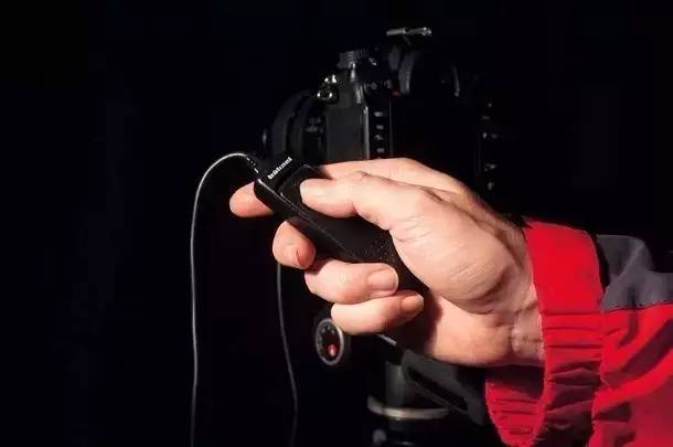 从基础教程到题材选取再到实用技巧，手把手教你玩转夜景拍摄！