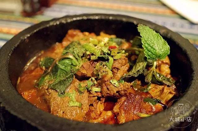 吃菌子中毒的小人是什么样子,吃菌子看见的小人是真实存在的吗