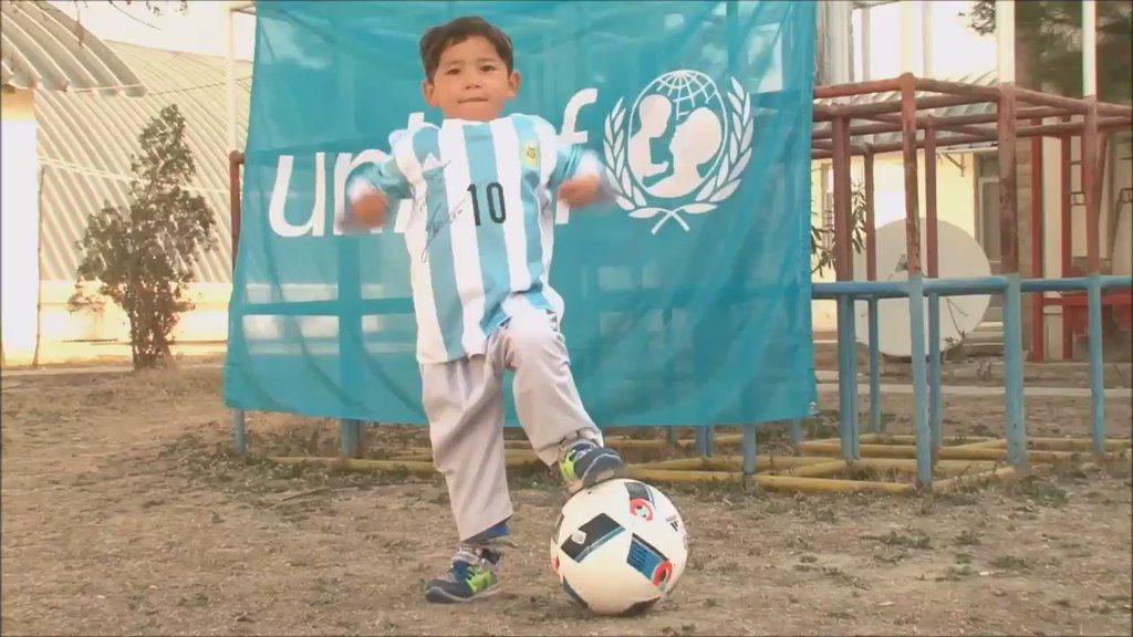 梅西的亲笔签名球衣,阿富汗男孩梅西