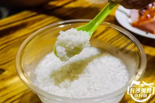 这家远离热门宵夜圣地的湘西烧烤店凭什么吸引食客？