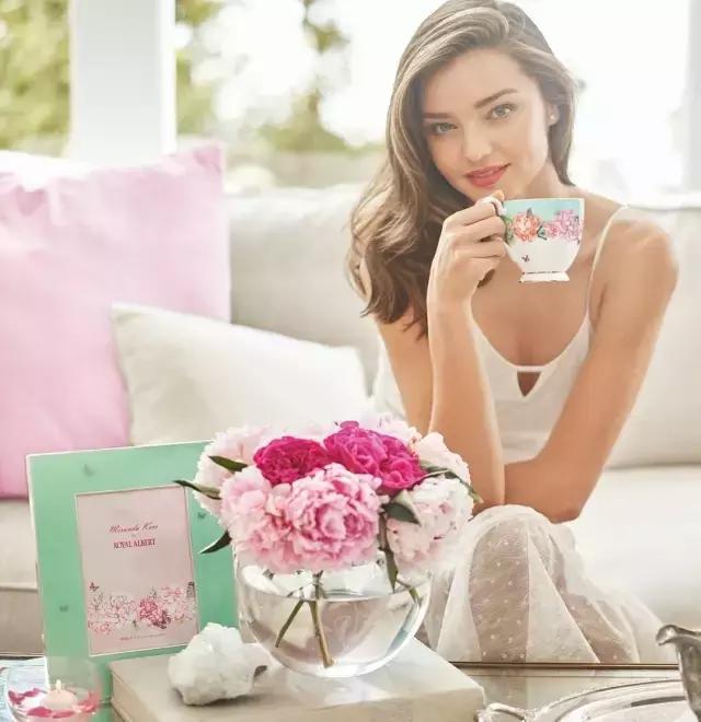 米兰达可儿优雅迷人又亮眼又吸睛,米兰达可儿冻龄护肤秘诀