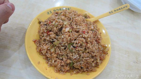 又到了一年一度的小龙虾盛宴了大家如何在家吃到小龙虾？西安这条街美食秒杀回民街统统吃一遍才过瘾？