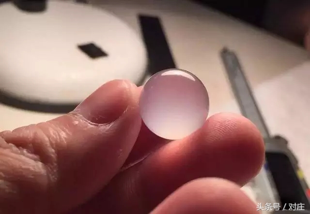 顶级翡翠毛料切割视频,翡翠极品图解