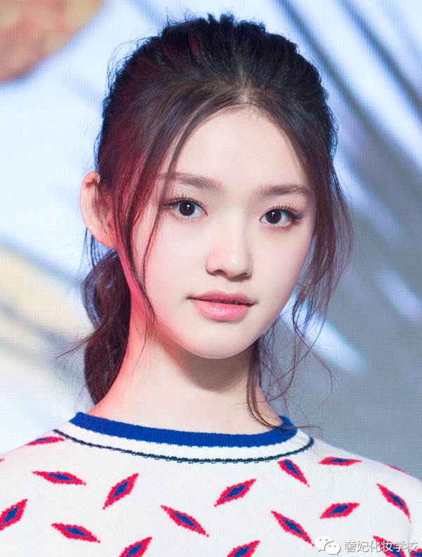 戚薇的妆容教程,戚薇湿发烟熏妆