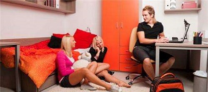 澳洲本科生留学费用生活费 (在澳洲留学如何缴纳学费及生活费)