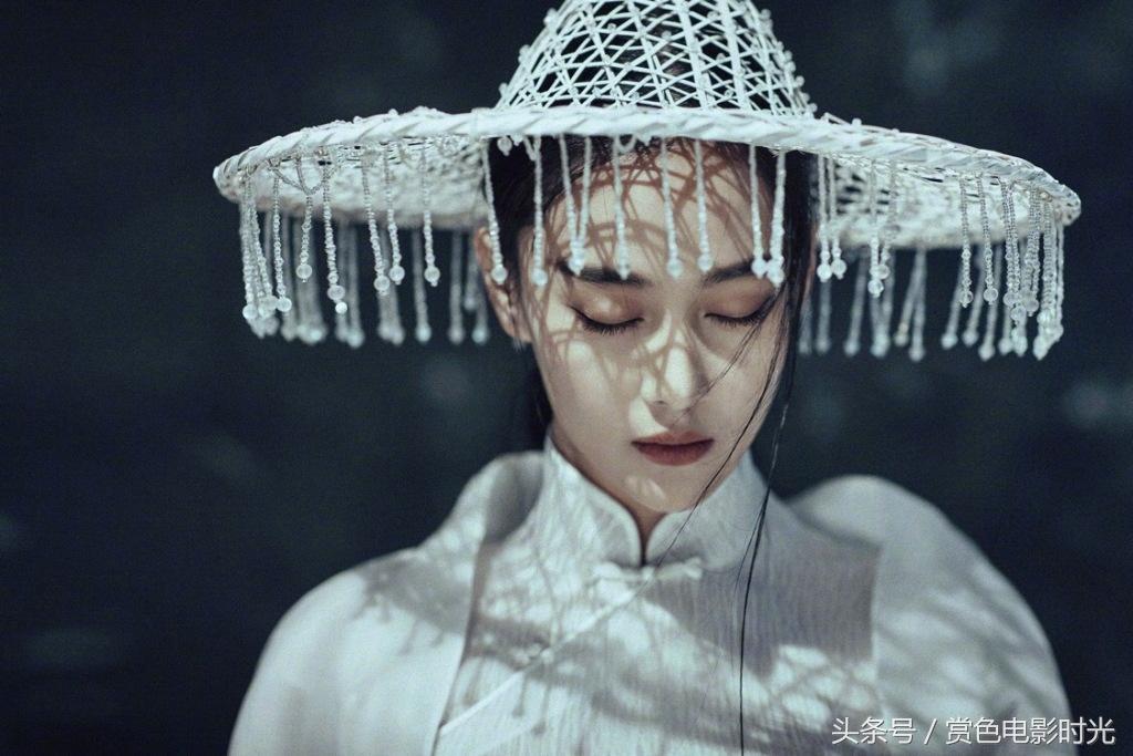 张馨予曝光惊艳写真照,张馨予穿黑西装高清新写真照