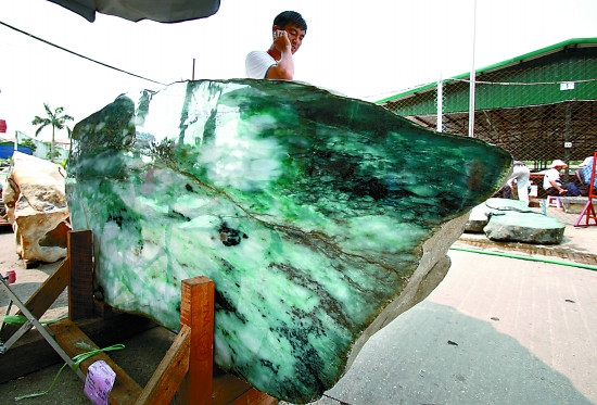 去云南旅游买玉手镯靠谱吗,去云南买玉手镯是真的吗