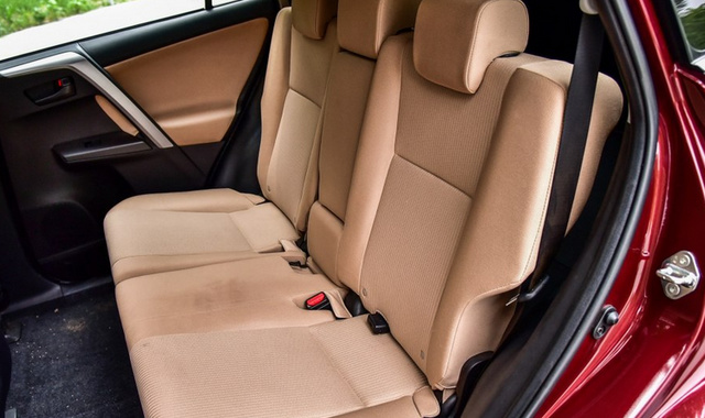 丰田RAV4荣放16款2.0LCVT舒适版，个性足实用性强！