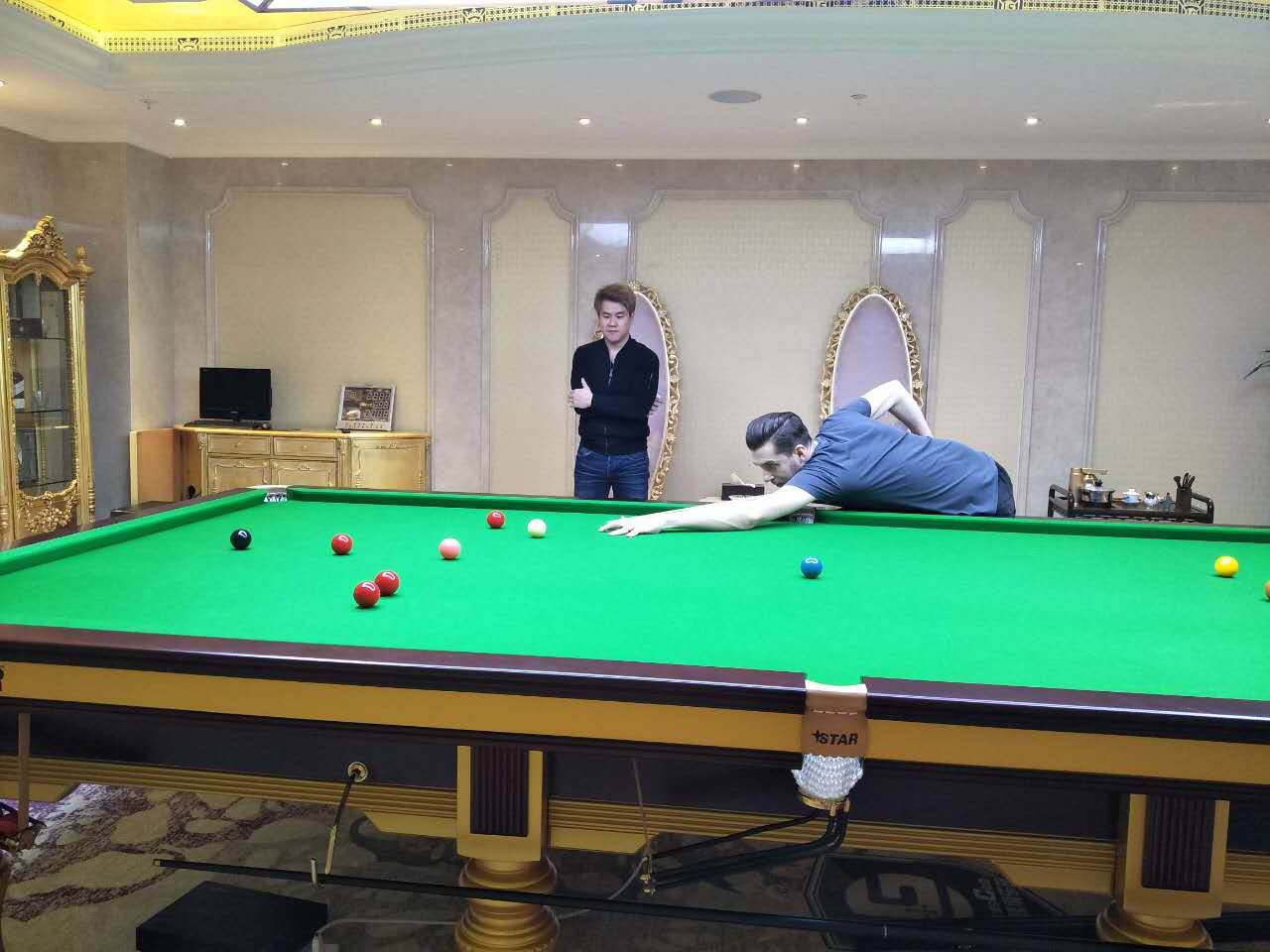 很帅的女的打台球的,听说打篮球的男生都很帅