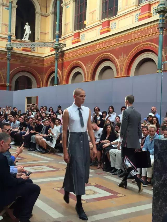 vetements摆烂短袖,vetements新款bomber