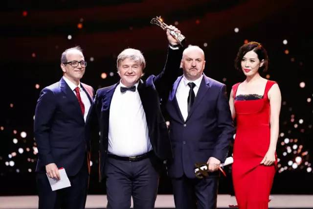 黄渤拿下金爵影帝,金爵奖黄渤黄晓明