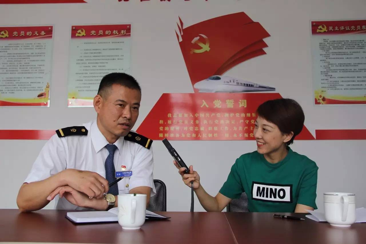 6本驾照见证“中国速度”—济南铁路局动车司机薛军和他的“火车人生”