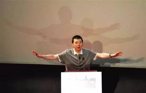 上影节连年有人开炮:最耿直的炮手竟不是冯小刚?!