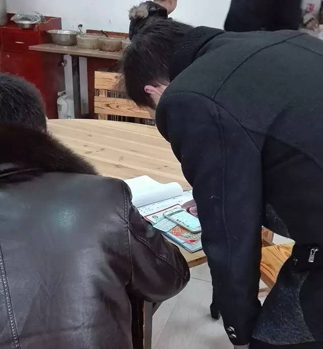 移动、联通、电信的任意号码充值300送400话费勿轻信，是*局骗**！