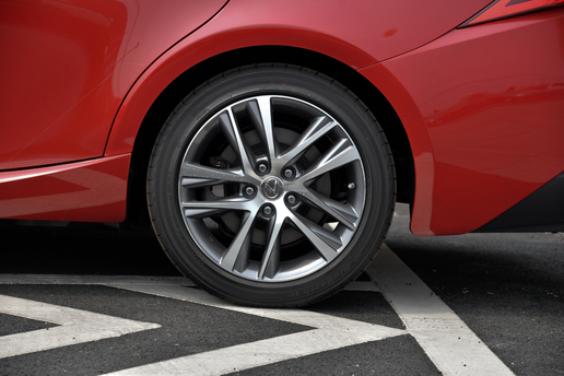 雷克萨斯is300fsport和普通版区别,雷克萨斯is300fsport深度评测