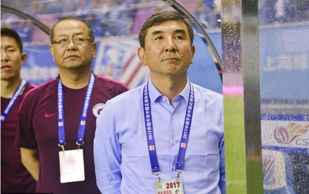 辽足球迷哭了视频,辽足球迷痛哭