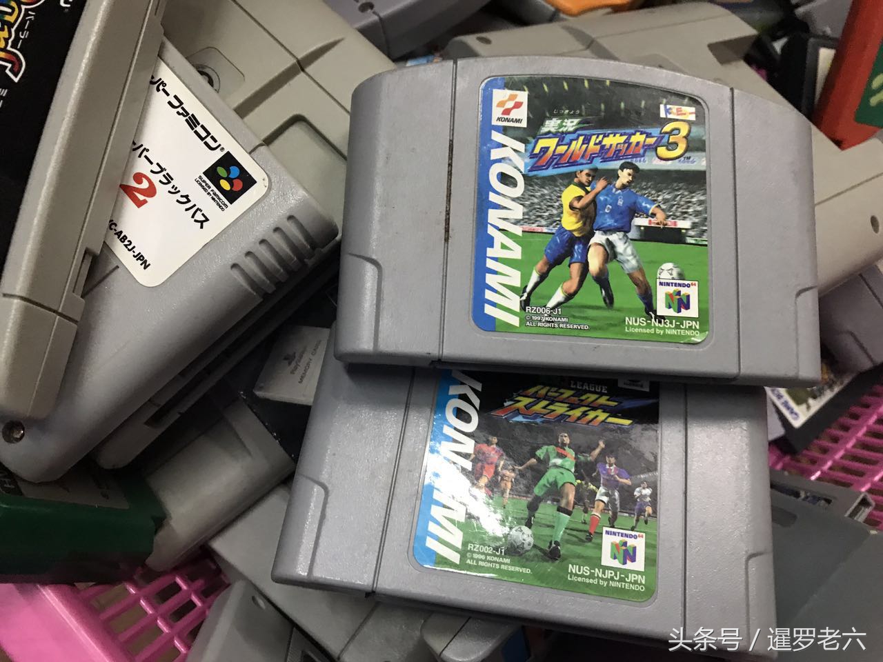 泰国旧货车型刮胡刀、乳胶枕头、游戏卡都有，玉镯子值30万不？