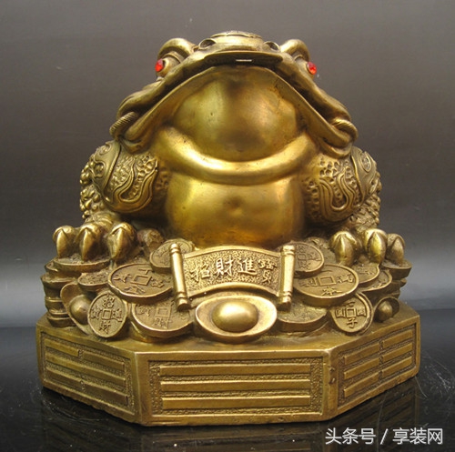 你家有三脚蟾蜍摆件吗？风水作用真的太神奇了！