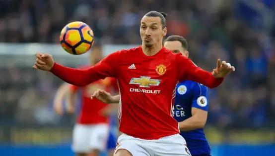 如何在球场上当个好中锋？伊布教你注意这六点！