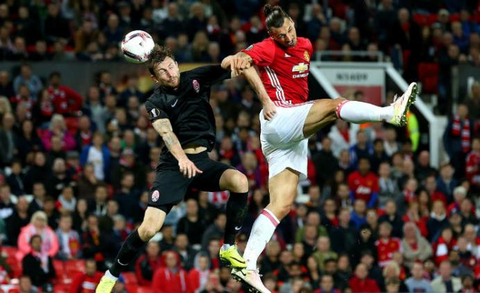 如何在球场上当个好中锋？伊布教你注意这六点！