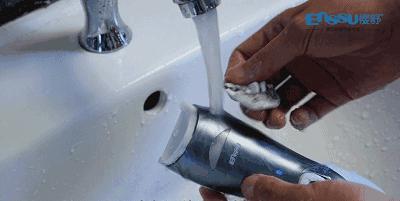 理发小孩哭的上不来气,为什么宝宝理发会哭