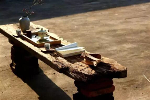 远离市区20公里住在月租600元的房子里，却可以在屋前看麦田，屋后看竹林，自给自足的生活是这样啊~