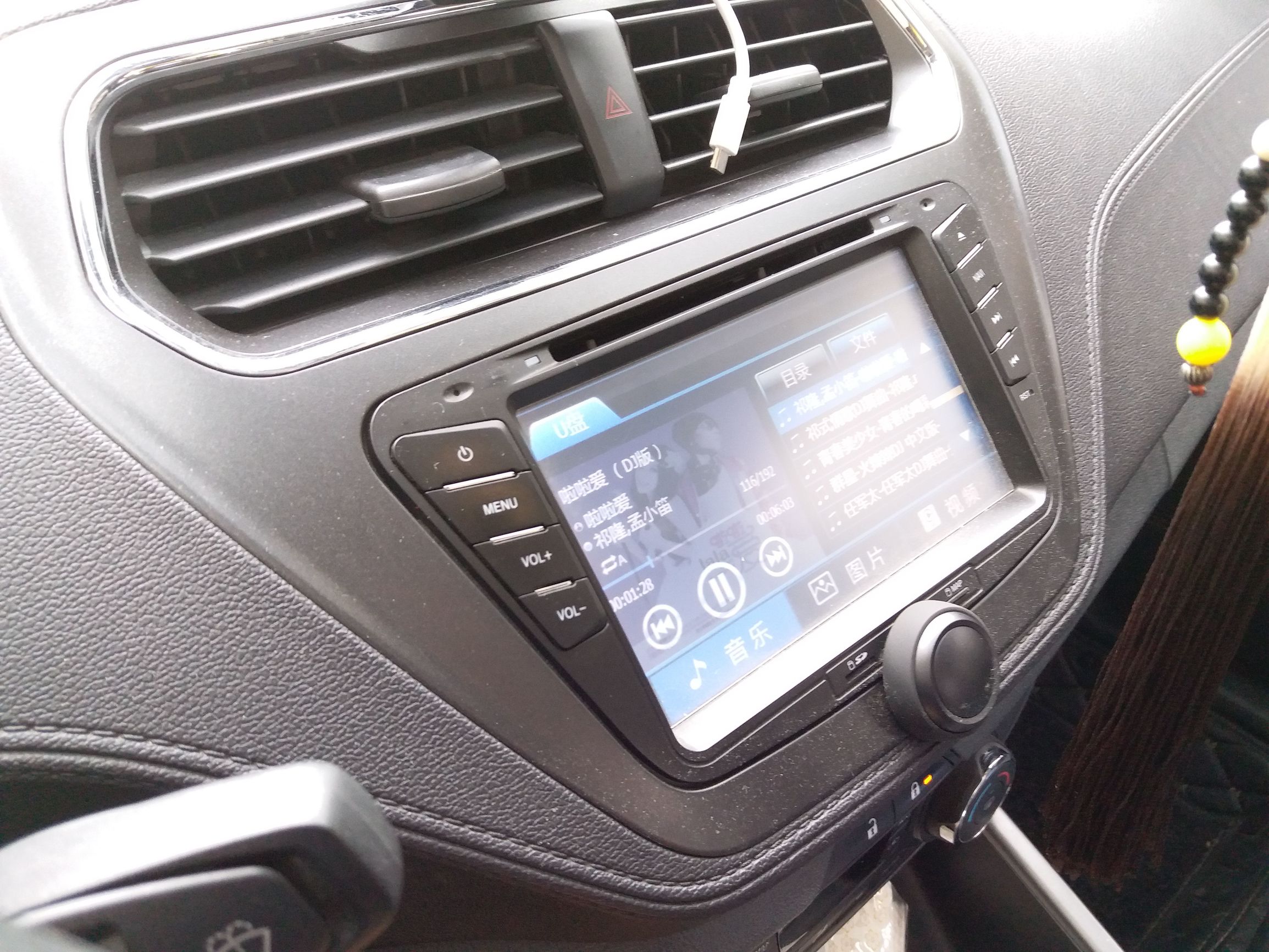 汽车中控荧光屏反光到玻璃怎么办,14代轩逸中控屏反光怎么解决