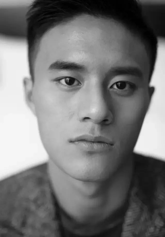 00后大学生当男模,211大学生当男模