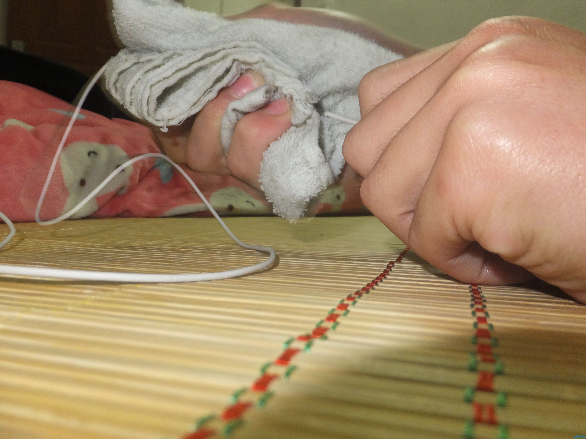 白色耳机线黑了怎么处理,手机耳机线发黄怎么清洗干净