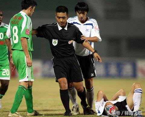 球队不满判罚集体退场,球队不满裁判全队放弃比赛