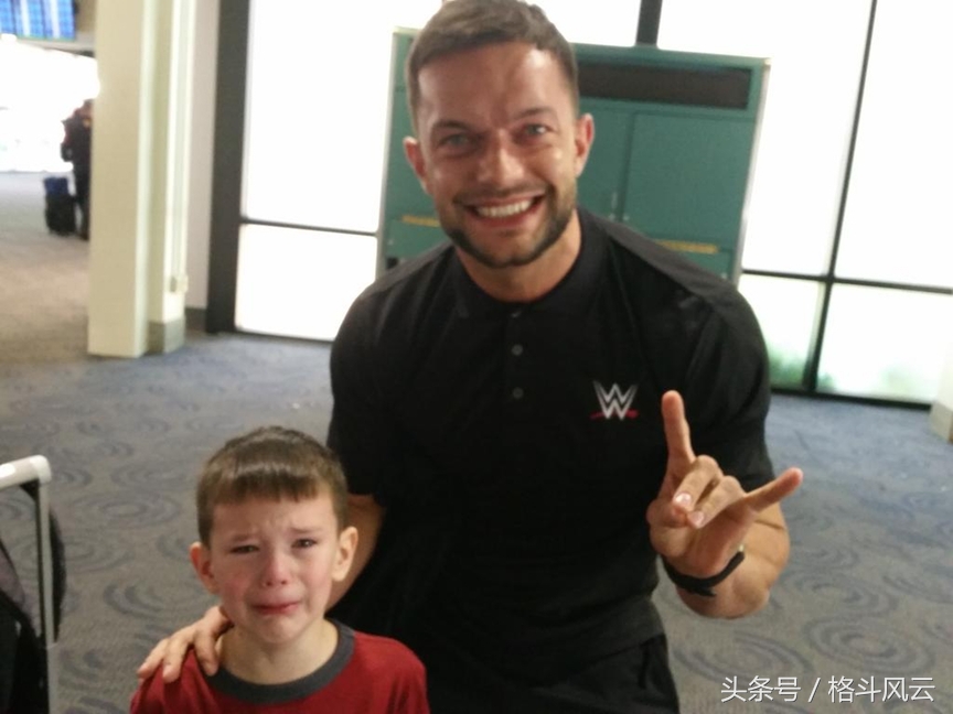 wwe选手温情,wwe正派vs反派4v4