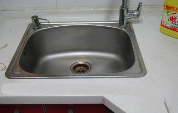 厨房洗菜池密封胶发霉,洗碗池密封胶发黑怎么清洗小妙招