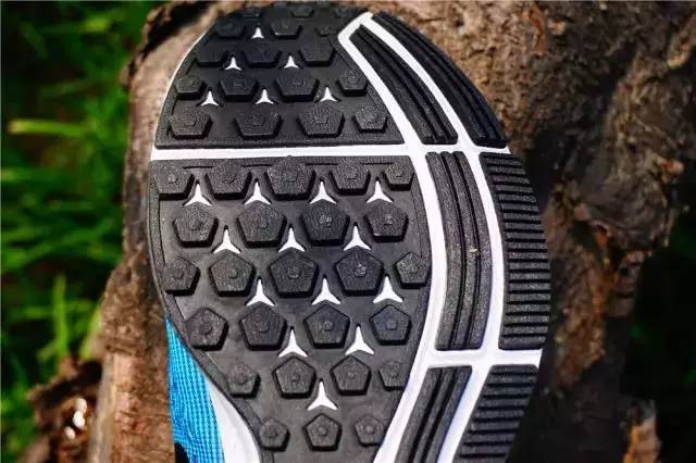 跑鞋测评nikezoompegasus37,耐克飞马34跑鞋讲解