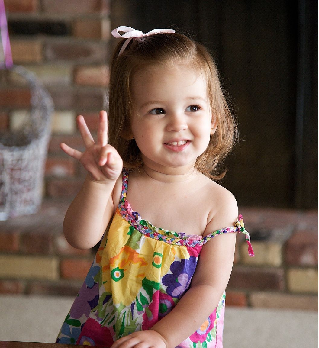 孩子把饭打翻了被妈妈打,孩子把饭打翻妈妈打他