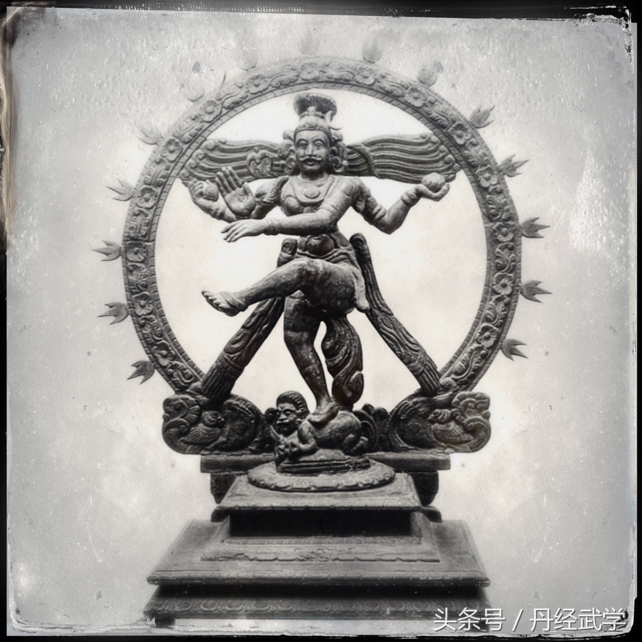 印度主神湿婆创造了瑜伽体式,印度瑜伽之光