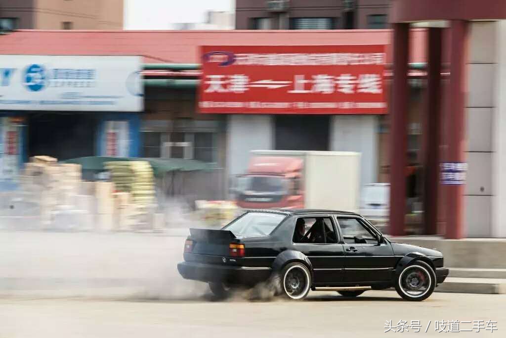 爆改五菱不算啥，氮气加速的捷达来虐他