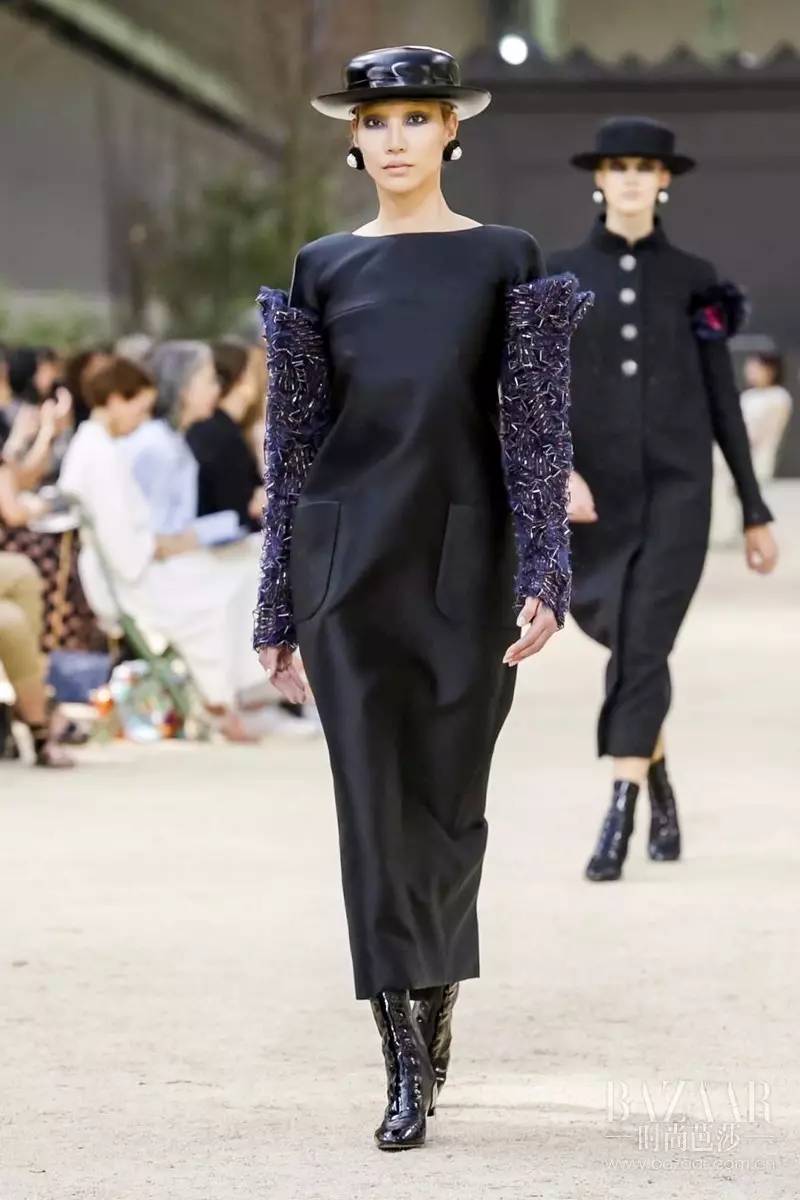 埃菲尔铁塔法国巴黎的浪漫地标,chanel秀场埃菲尔铁塔