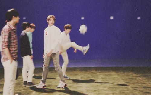 鹿晗喜欢的足球明星,鹿晗篮球球技