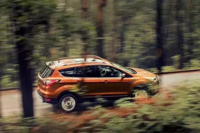 一台能买菜带娃下工地的“超跑”，评测2017款福特翼虎