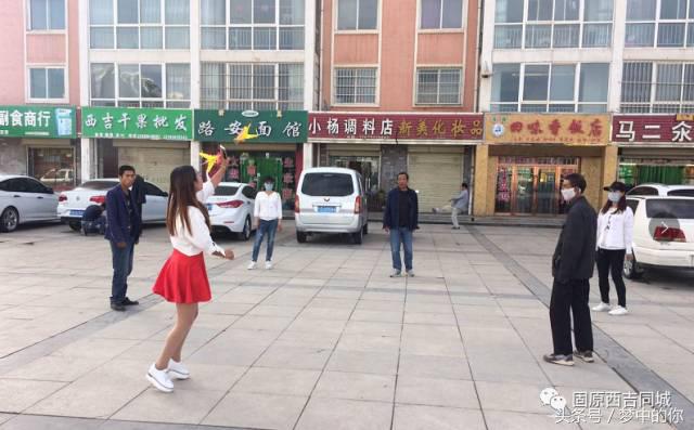 西吉县商业广场在哪,在广场悠闲散步