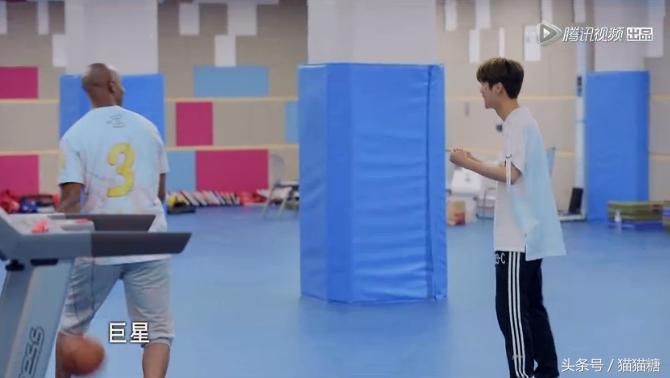 约吧大明星请来马布里，鹿晗秒变粉丝求合影，李晨高呼偶像，乔欣超淡定