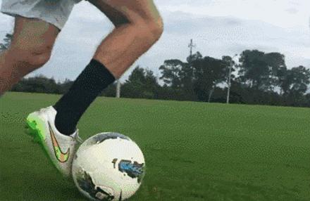 梅西教小学生足球基本功训练,梅西新手入门教学